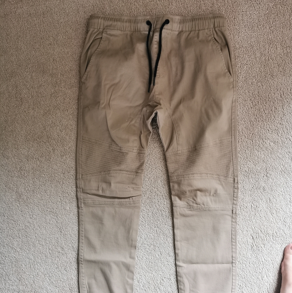 Men's West 49 khaki pants, size medium.